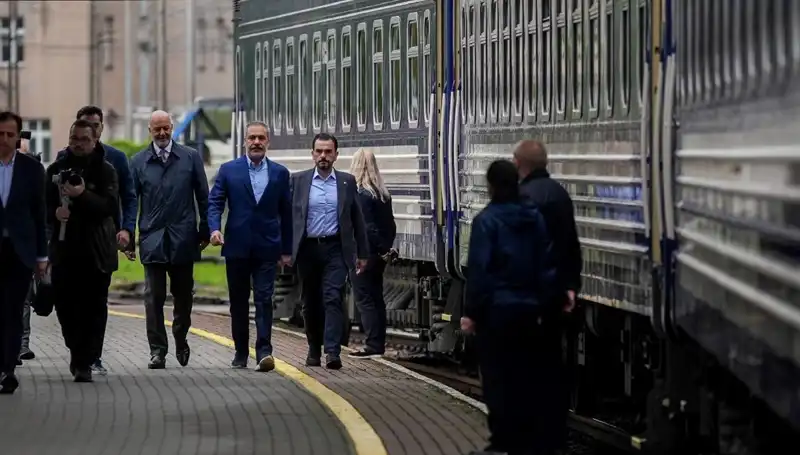Dışişleri Bakanı Fidan, Ukrayna Ziyaretinde Diplomatik Temasları Tamamladı