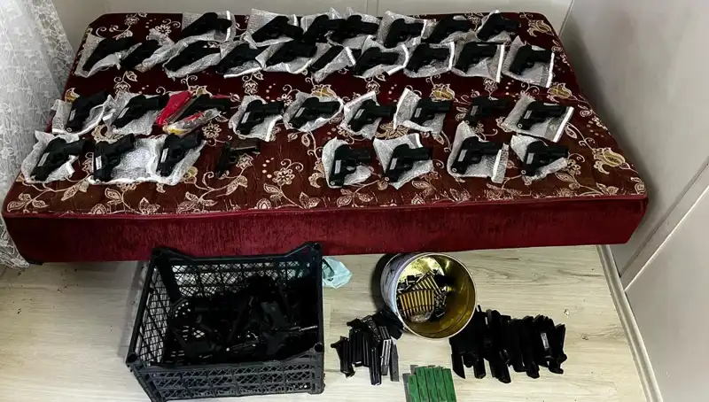 Gaziantep'te Flaş Gelişme: 45 Silah ve El Bombası Ele Geçirildi!