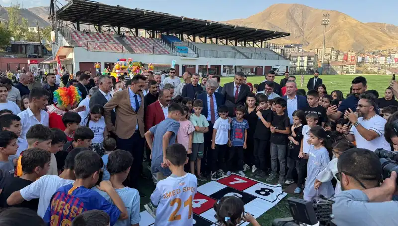 Anadolu Şenliği Hakkari'de Coşku Dolu Anlarla Başladı