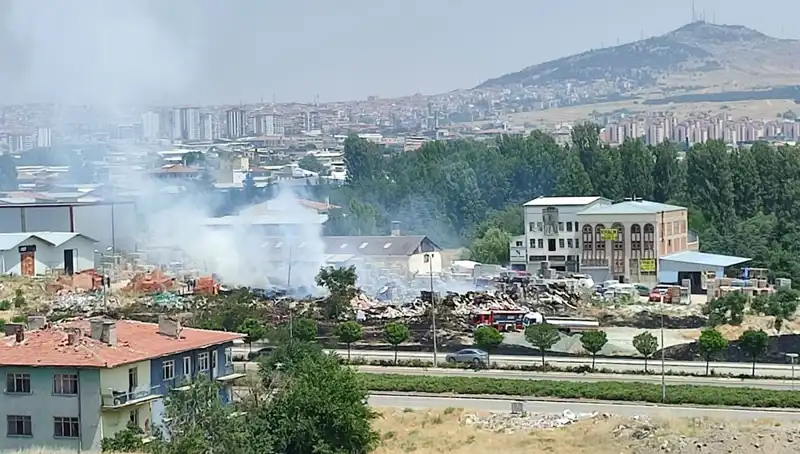 Otluk Alanda Başlayan Yangın, Depoyu Alev Alev Sardı!