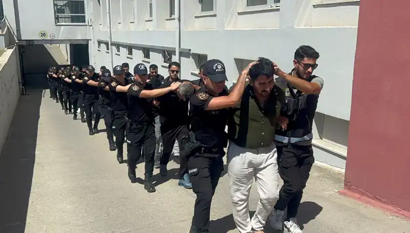 Adana'da 825 Kilo Eroin Yakalandı: Operasyon Sonrası 16 Şüpheli Tutuklandı
