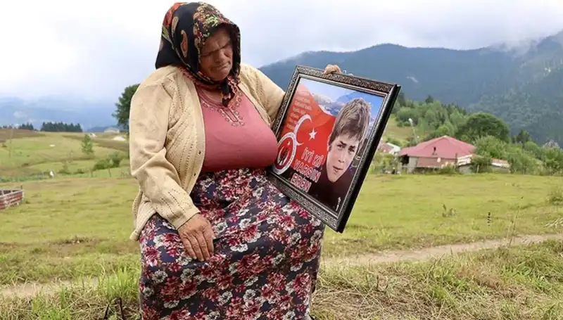 DEM Parti, Eren Bülbül'ün Annelerini Unutmadı: Bayram Mesajı İçin Bir Araya Geldiler