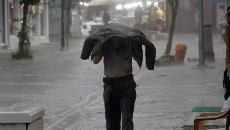 Türkiye'nin 25 İli İçin Sarı Kodlu Uyarı: Kuvvetli Sağanak Yolda!