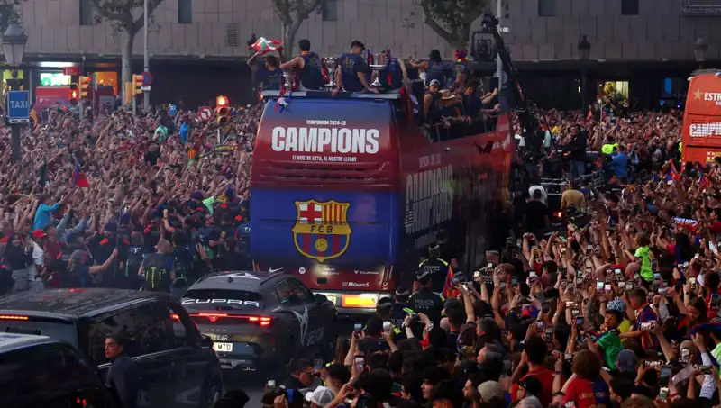 Barcelona'nın Yıldızları Taraftarlarıyla Unutulmaz Buluşma Gerçekleştirdi