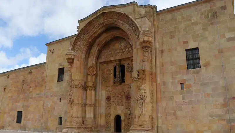 Divriği Ulu Camii ve Darüşşifası: Tarihin Kalbinde Büyüleyici Bir Ziyaretçi Akını