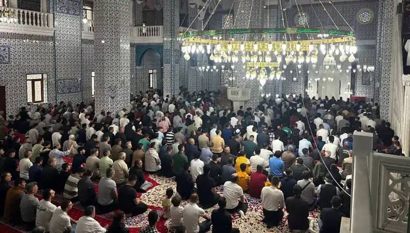 Iğdır'da İlk Bayram Namazı Coşkusu: Birlik ve Beraberliğin Simbolü