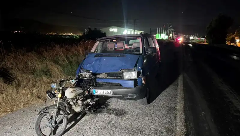 Söke’de Şok Kaza: Minibüs Motosiklete Çarptı, 3 Yaralı!