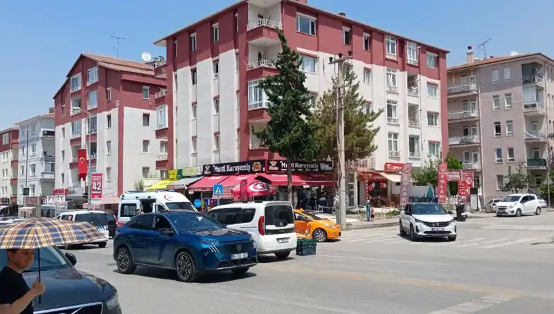 Şehir Merkezinde Taksi ve Otomobil Çarpıştı: Olay Anı ve Görgü Tanıkları
