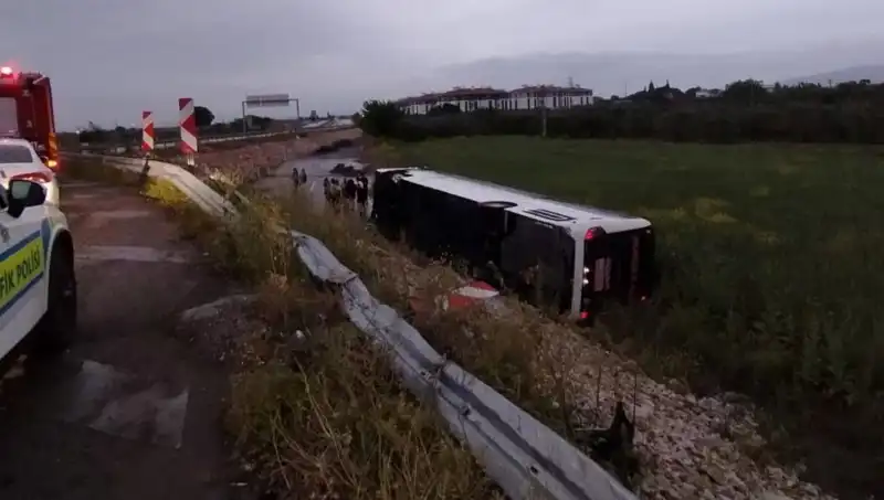 Manisa'da Yolcu Otobüsü Kazasında Acı Verici Yaralılar: Detaylar Ortaya Çıkıyor