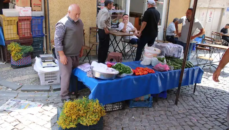 Dağların Gizemi: Kendiliğinden Yetişen Şifalı Bitki Pazarda 30 TL!