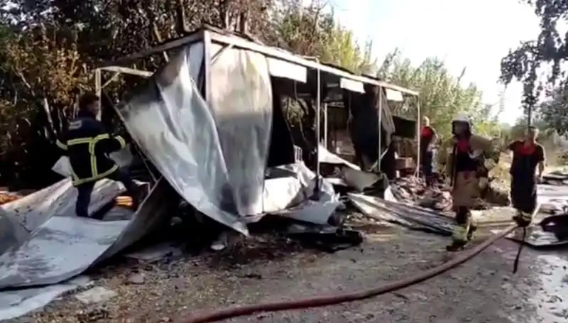 Hatay'da Konteyner Yangını: Dumanlar İçinde Kalan Eşyalar