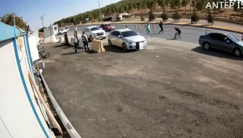 Polise Çarpan Avukatın Poşetinde Şok Edici Uyuşturucu Bulundu