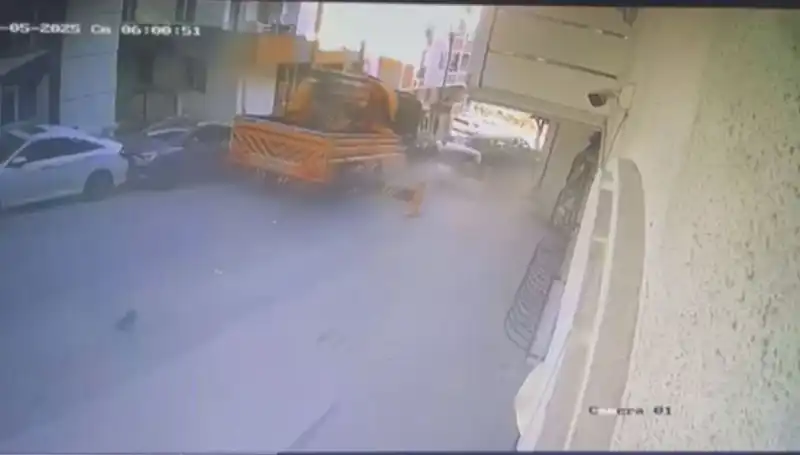 Kontrolden Çıkan Vinç, 23 Araca Çarparak Durabildi: Faciadan Dönüldü!