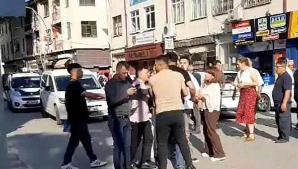 Gazinin Trafikte Darp Edilmesi Olayı Kameralara Yansıdı
