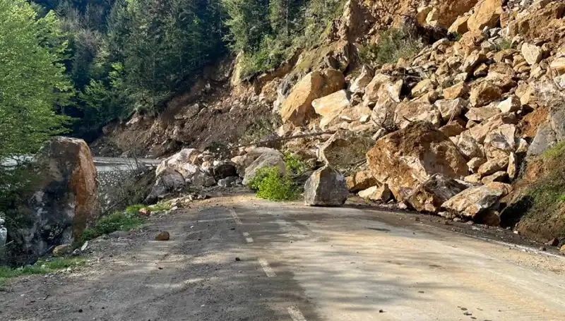 Giresun’da Heyelan: İki Gün Süren Yol Kapanmasının Ardından Yeniden Ulaşım Başladı