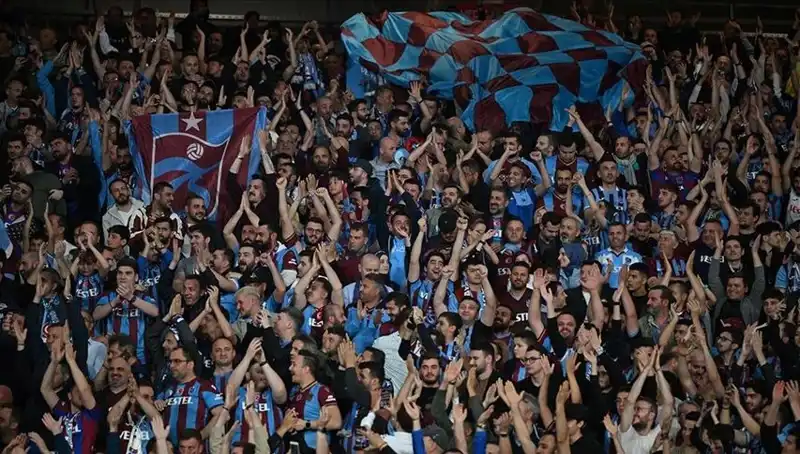 Trabzonspor-Galatasaray Maçına Büyük İlgi! Biletler Hızla Tükeniyor