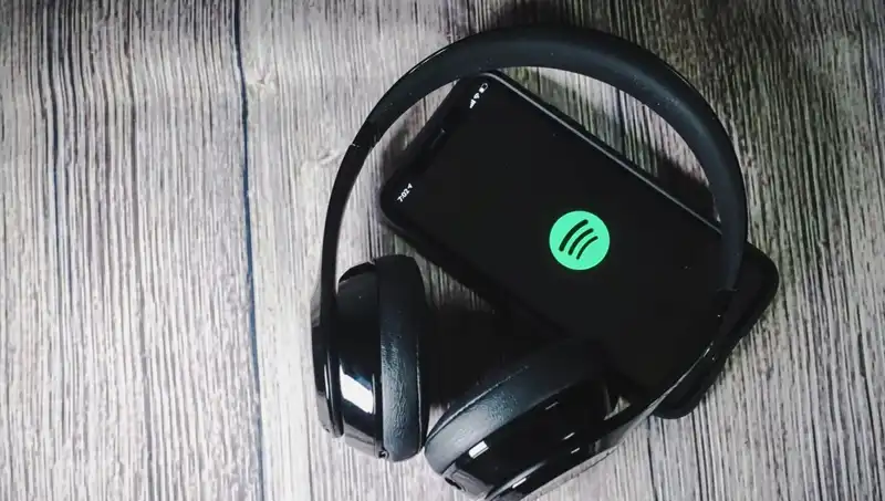 Ölü Sanatçılar İçin Yepyeni Albümler: Spotify’ın Yapay Zeka Macerası