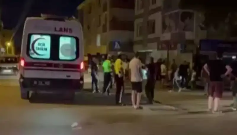 Alkollü Sürücü, Tartıştığı Yayaları Kamyonetle Ezerek Kaçtı
