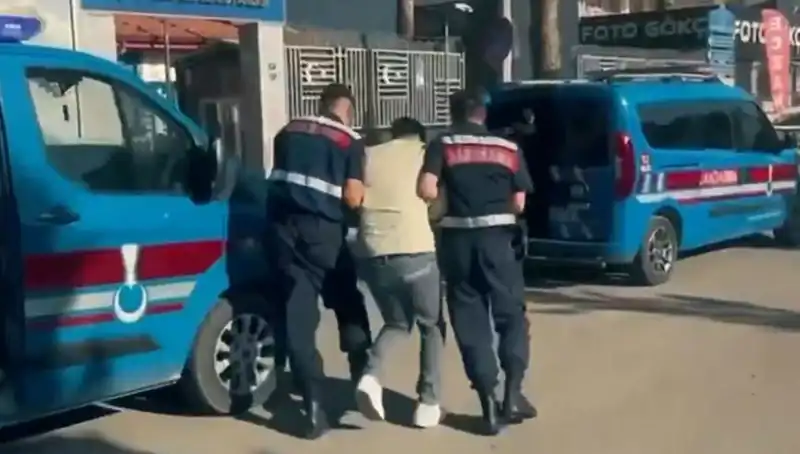 Türkiye'nin 10 İlinde Dev Suç Çetelerine Baskın: 74 Gözaltı!