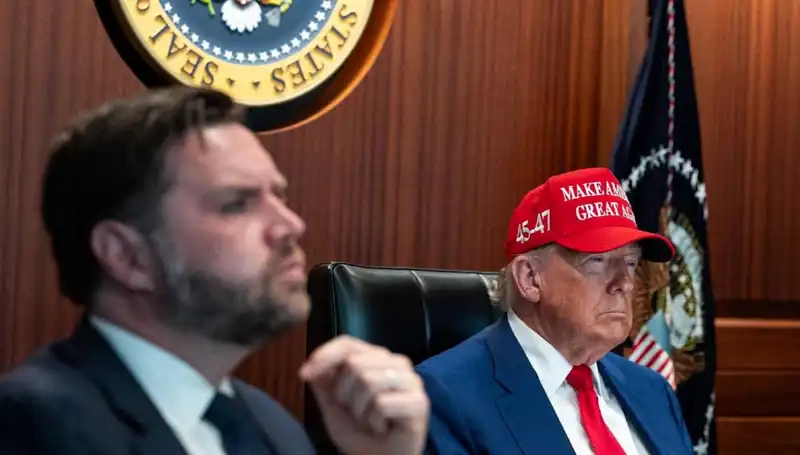 Trump'ın Azil Tasarısı Reddedildi: Geleceği Ne Olacak?