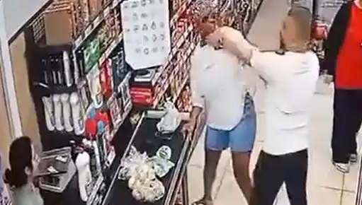 Market Kasa Sırasında Çocuğunun Gözleri Önünde Kadına Saldırdı!