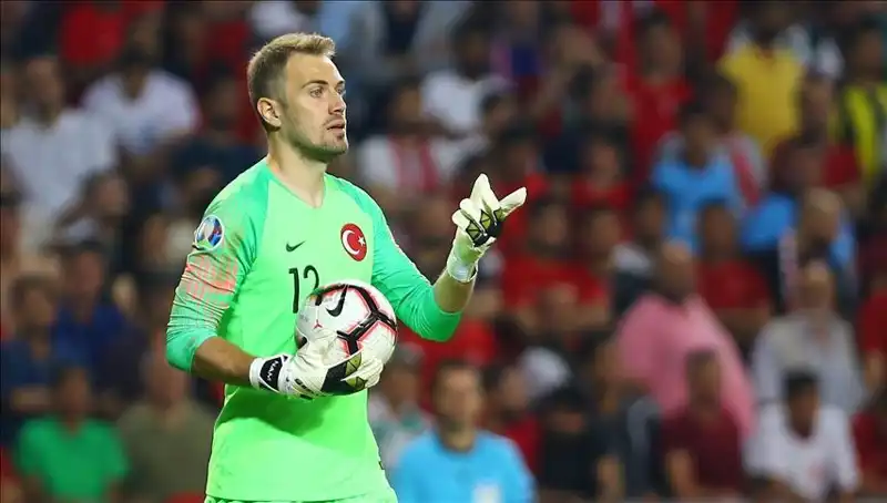Mert Günok Futbolu Bırakma Yaşını Açıkladı: Hayranlarını Üzen Gelişme