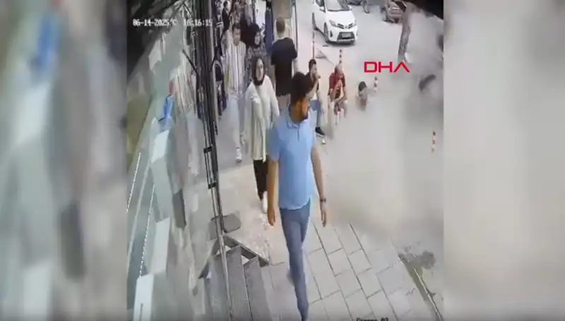 TIR Pastiği Patladı: Çevredeki Vatandaşlar Şok Oldu!