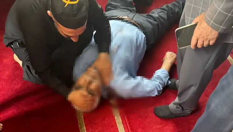Camide Namaz Kılan Vatandaş Bıçaklı Saldırıya Uğradı: Olayın Ayrıntıları