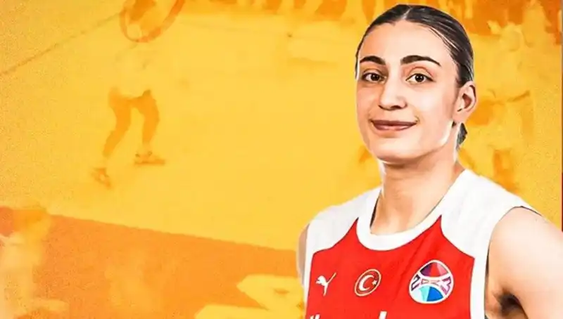 Galatasaray, Üç Temel Oyuncusuyla Sözleşme Uzattı ve Geleceğe Yatırım Yapıyor