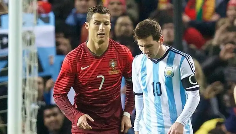 Ronaldo ve Messi: Futbolun İki Efsanesi Arasındaki Rekabet Derinleşiyor