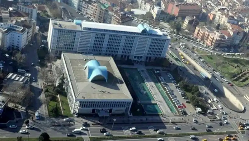 İBB’ye Yönelik Yolsuzluk Soruşturmasında Şok Gelişme: Şüpheliler Adliyeye Sevk Edildi