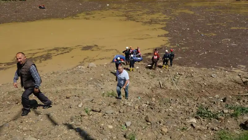 Trabzon’da Sel Felaketi: Evinin Su Sorununu Çözmeye Çalışan Adam Hayatını Kaybetti