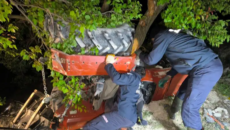 Traktör Kontrolden Çıktı: Bir Can Kayıpları Yaşandı