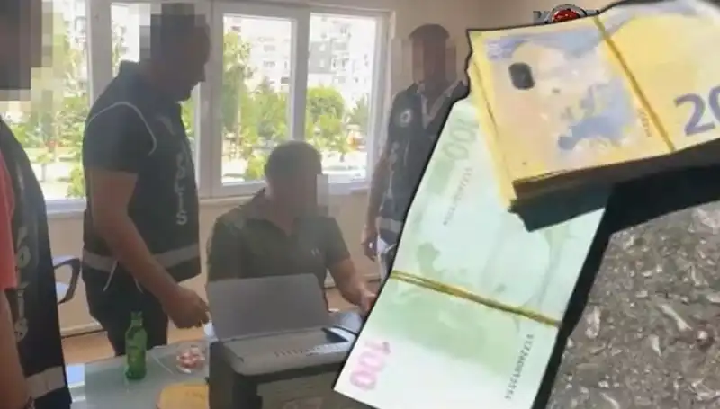 Antalya'da Rüşvet Skandalı: Polis Suçüstü Yakaladı!