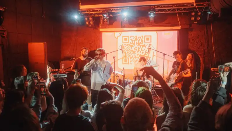 Savaşın Gölgesinde Bir Şehir: Saldırı ve Konser Aynı Anda Gerçekleşti