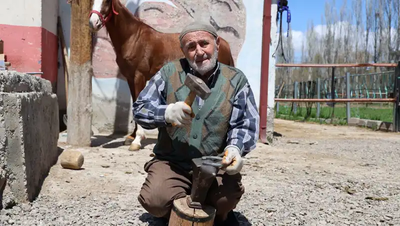 77 Yaşında Mesleğinin Son Ustası: 63 Yıldır Değişmeyen Tutku