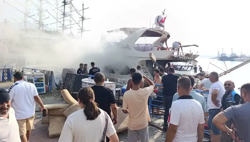 Antalya'da Gezi Teknesinde Yangın: Tatilciler Çileden Çıktı