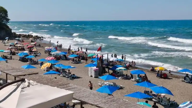 Kıyıdan Uzak Durun! Akçakoca’da Denizde Yasağın Sebebi Ne?