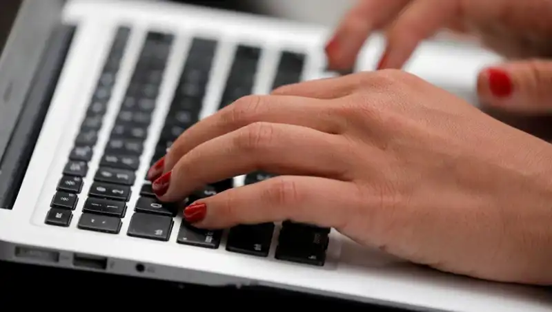 Laptop Mikrofonları Kapalıyken Bile Dinleyebilir: Gizliliğinizi Tehdit Eden Gerçekler