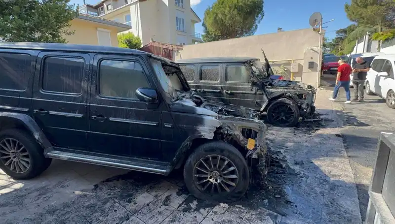 İş İnsanları, 30 Milyon Liralık Araçlarını Benzinle Yaktı: Sebep Ne?