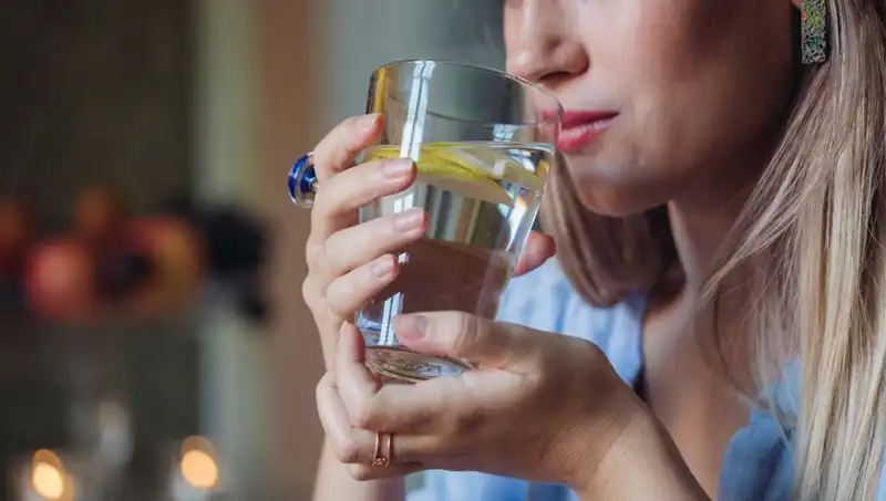 Harvardlı Uzman Açıklar: Limonlu Su Gerçekten Sağlık İçin Faydalı mı?
