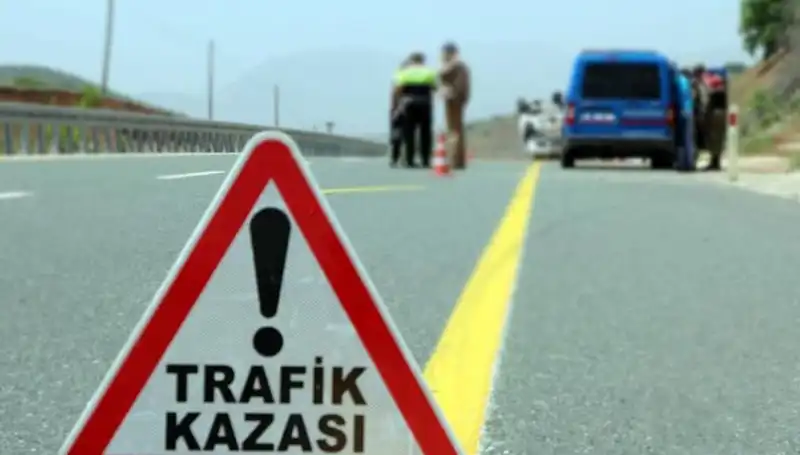 Otomobil ve Kamyon Çarpıştı: Korkunç Kazada Ölü ve Yaralılar Var