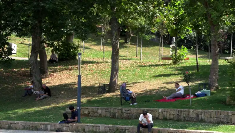 Yazın Şiddetli Sıcakları: Uzmanlar Tehlikeleri ve Alınması Gereken Önlemleri Açıkladı