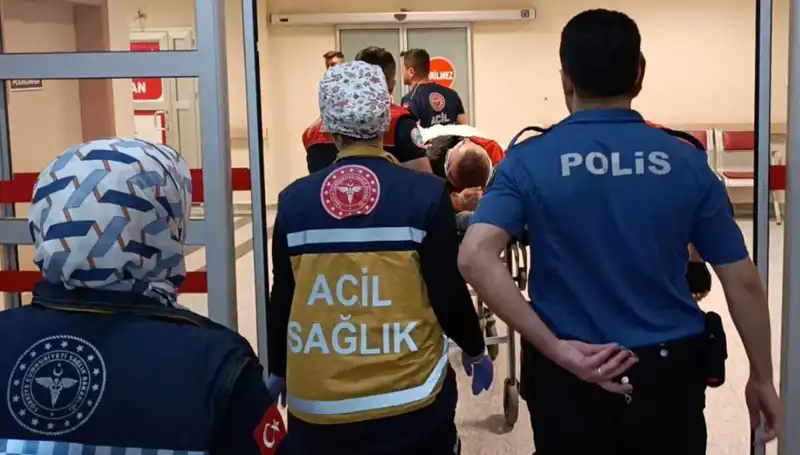 Acı Kaza: İki Yaralı Polis Ekipleri Göreve Çıkarken Olay Yerin'de
