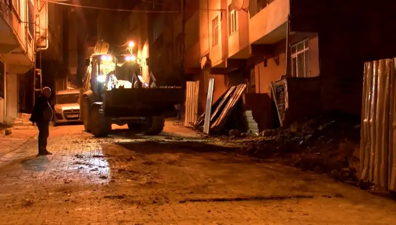 Bağcılar’da Yana Yüklenen Bina Boşaltıldı! Nedenleri ve Sonrası