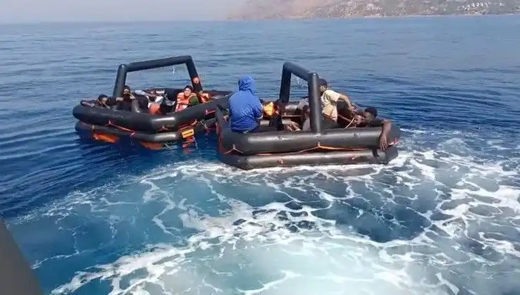 Ayvacık'ta Faciadan Dönüldü: 19 Kaçak Göçmen Kurtarıldı