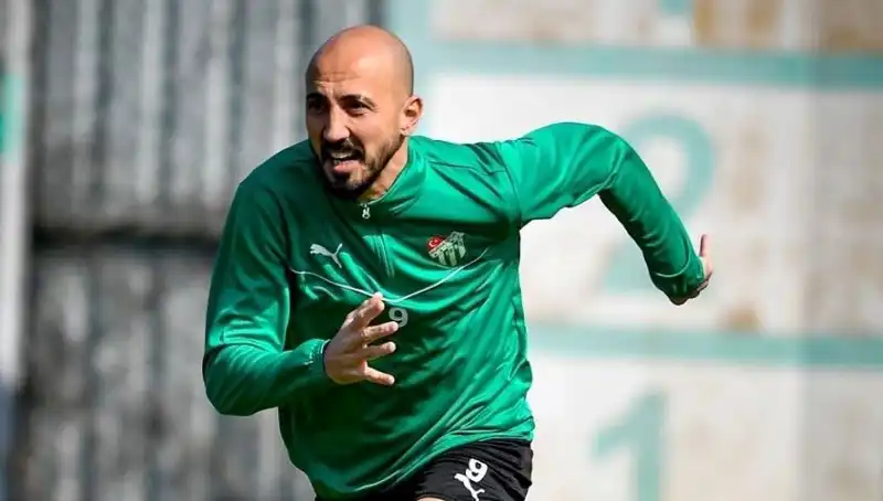 Milli Futbolcunun 2. Lig'e Transferi Futbol Dünyasında Şok Etkisi Yarattı