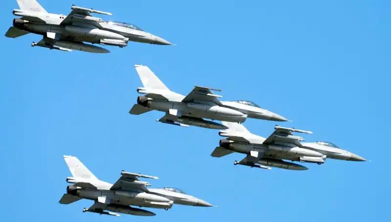 Ukrayna'nın Askeri Gücü: ABD'den 310 Milyon Dolarlık F-16 Eğitimi