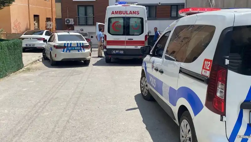 Bıçaklı Kavga Sonrası İki Kardeş ve Bir Polis Yaralandı: Olayın Ayrıntıları