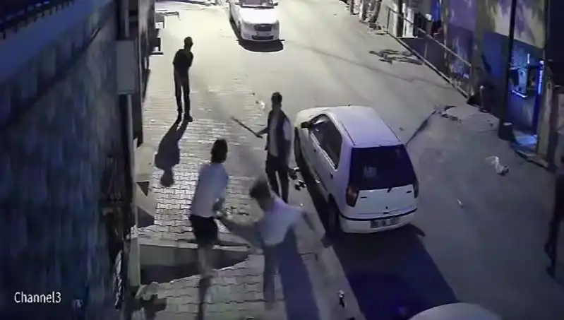 Başakşehir'de Taşlı Sopalı Kavga: Sokaklar Biranda Savaş Alanına Döndü